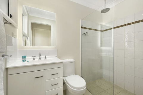 Flynns On Surf Beach Villas - Hervey Bay Accommodation 4