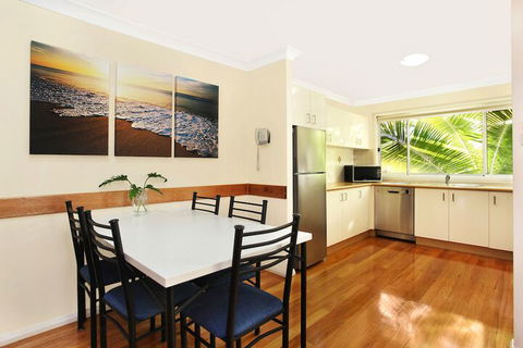Flynns On Surf Beach Villas - Hervey Bay Accommodation 3