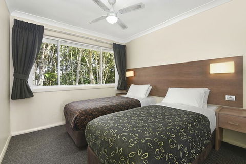 Flynns On Surf Beach Villas - Hervey Bay Accommodation 5