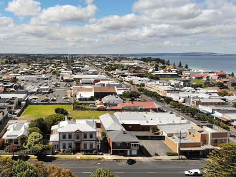 Annesley House - Tourism Hervey Bay 1