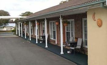 George Bass Motor Inn - Tourism Hervey Bay 0
