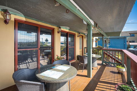 Anchors Aweigh Narooma - Hervey Bay Accommodation 3