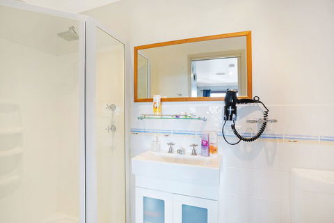 Anchors Aweigh Narooma - Hervey Bay Accommodation 7