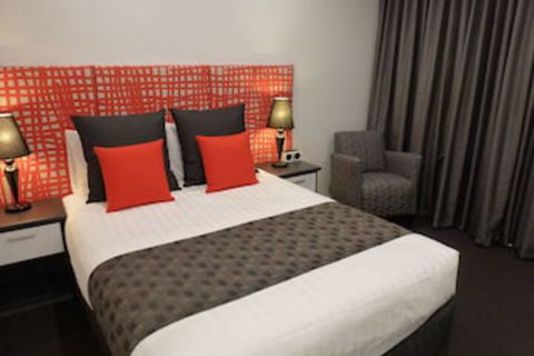Golden Chain Tower Motor Inn - Hervey Bay Accommodation 0