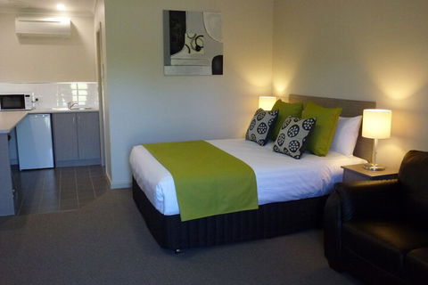 Golden Chain Tower Motor Inn - Hervey Bay Accommodation 1
