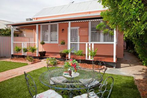 Pammys Palace - Hervey Bay Accommodation 0