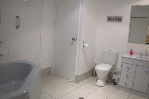 Apollo Apartments - Hervey Bay Accommodation 5