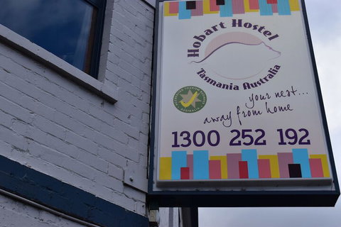 Hobarts Accommodation & Hostel - Hervey Bay Accommodation 3