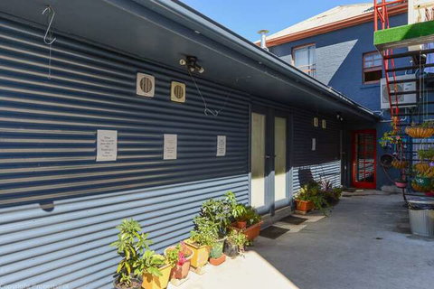Hobarts Accommodation & Hostel - Hervey Bay Accommodation 4