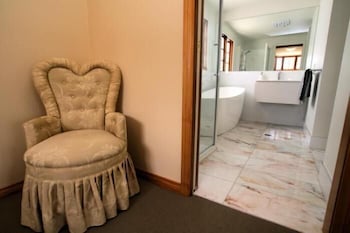 Otago Cottage - Hervey Bay Accommodation 0