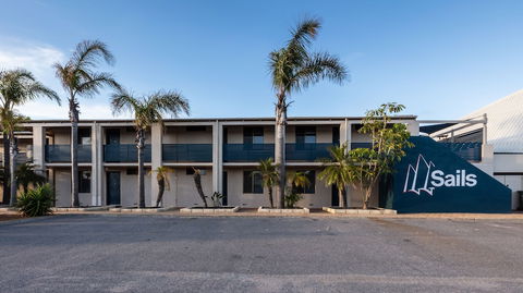 Sails Geraldton Accommodation - Tourism Hervey Bay 0