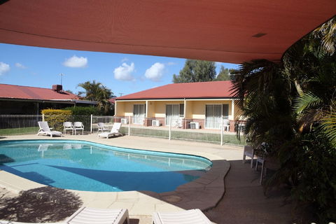 Emerald Explorers Inn - Hervey Bay Accommodation 1