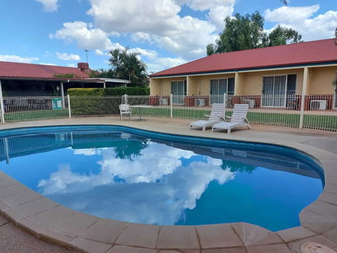 Emerald Explorers Inn - Hervey Bay Accommodation 0