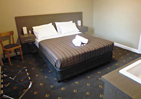 Formby Hotel - Hervey Bay Accommodation 4