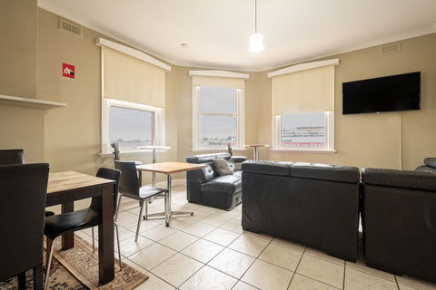 Formby Hotel - Hervey Bay Accommodation 6