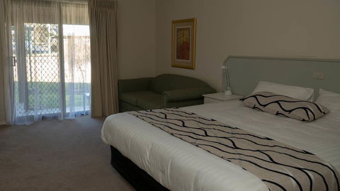 Deniliquin Country Club Motor Inn - Hervey Bay Accommodation 3