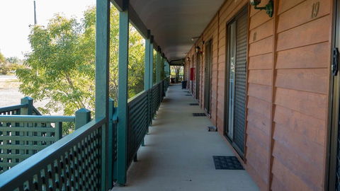Deniliquin Country Club Motor Inn - Hervey Bay Accommodation 0
