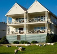Lakeside Suites 1 - Hervey Bay Accommodation