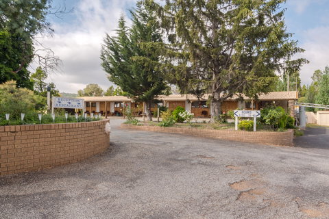 High Country Motel - Hervey Bay Accommodation 1