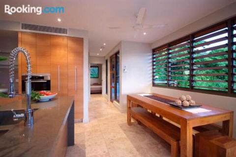 Villa One On Murphy Luxury Holiday Villa - Tourism Hervey Bay 4