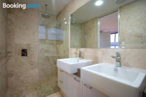 Villa One On Murphy Luxury Holiday Villa - Tourism Hervey Bay 3