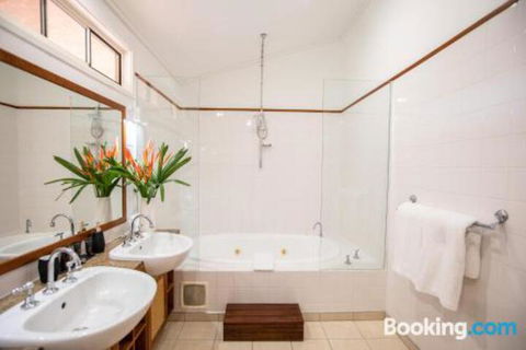 Beachfront Hideaway Port Douglas - Hervey Bay Accommodation 5