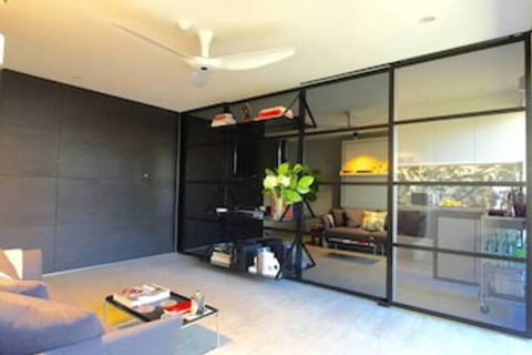 Meticulously Designed Sydney Aptmnt - Tourism Hervey Bay 0