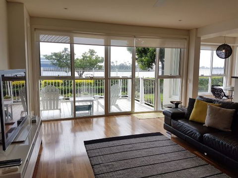Beau Monde Apartments Newcastle Harbourside Apartment - Hervey Bay Accommodation 3