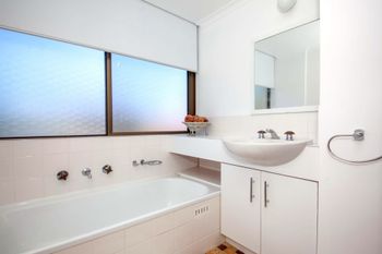 Magnus Gardens Unit 4 / 7 Magnus Street - Hervey Bay Accommodation 2