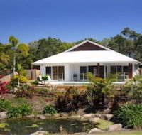 4 Cascade Luxury House on Fairway - Hervey Bay Accommodation