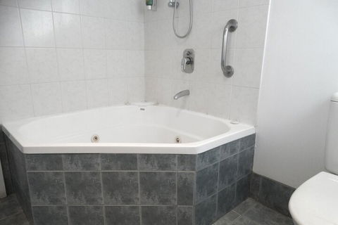 MAS Country Colonial Motor Inn - Tourism Hervey Bay 6