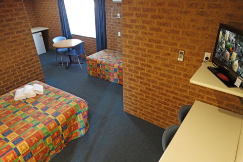 MAS Country Colonial Motor Inn - Tourism Hervey Bay 1