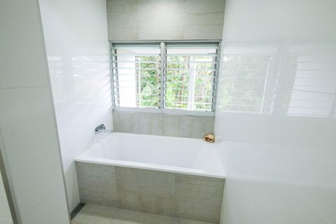 Bellevue Airlie Beach - Hervey Bay Accommodation 3
