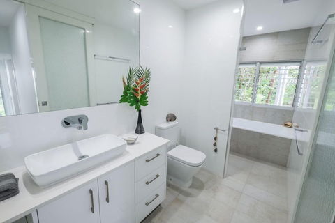 Bellevue Airlie Beach - Hervey Bay Accommodation 4
