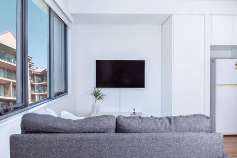 E06-darling Harbour Studio - Tourism Hervey Bay 1