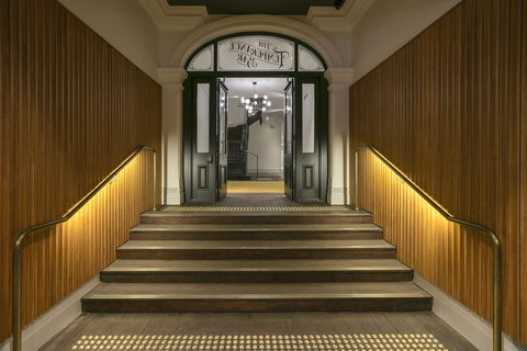 Farmers Home Hotel - Hervey Bay Accommodation 2
