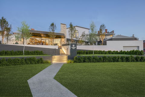 Farmers Home Hotel - Hervey Bay Accommodation 1