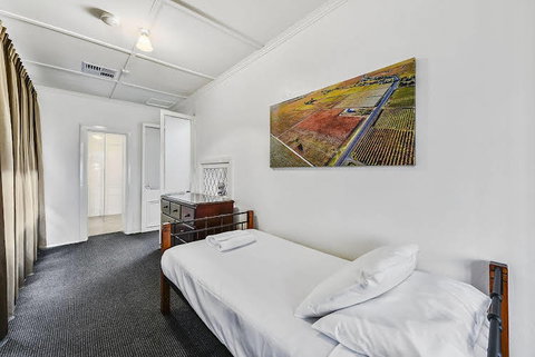 Triune House Bed & Breakfast - Hervey Bay Accommodation 0