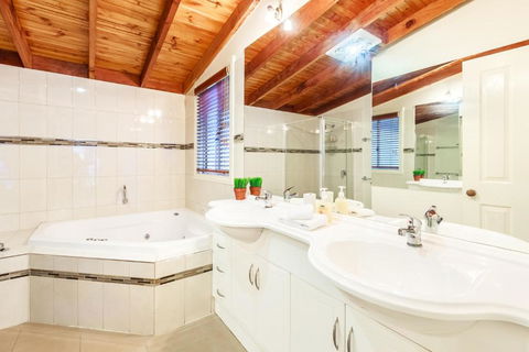 Forest Ave Cottages - Hervey Bay Accommodation 2