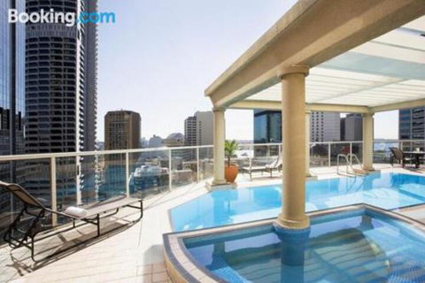 Bond 215 - Hervey Bay Accommodation 4