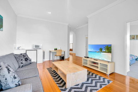 Rainbow Towers 2 Rainbow Beach High On The Hill Panoramic Views Wi Fi - Hervey Bay Accommodation 1