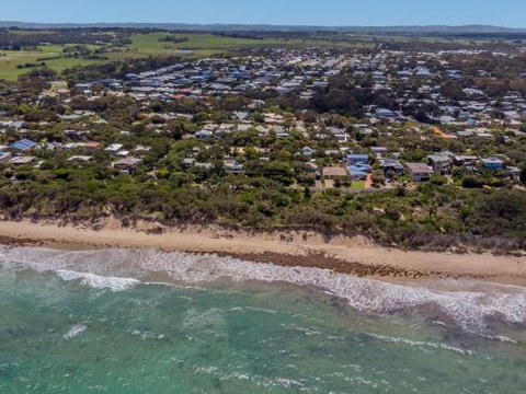 DRIFTAWAY ACROSS FROM SURF BEACH - Tourism Hervey Bay 4