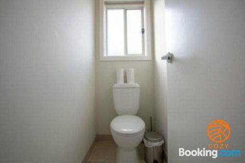 109Cozy Cranbourne Family House5Bed2Bath2Parking - Hervey Bay Accommodation 2