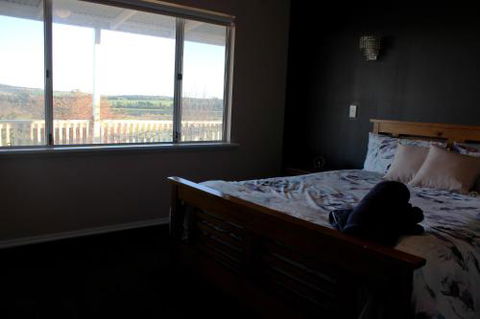 A Better Life Animal Sanctuary FarmStay Private Two Bedrooms Lounge Room & Bathroom & Toilet Shared Kitchen - Hervey Bay Accommodation 4