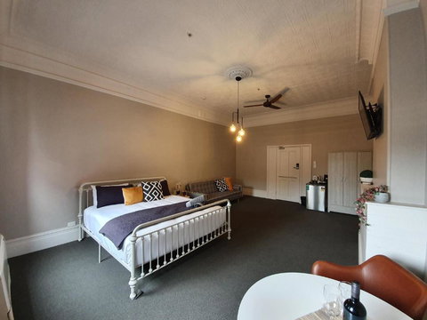 The Royal Hotel - Hervey Bay Accommodation 2