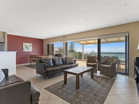 Aqua Shores Penthouse - Hervey Bay Accommodation 3