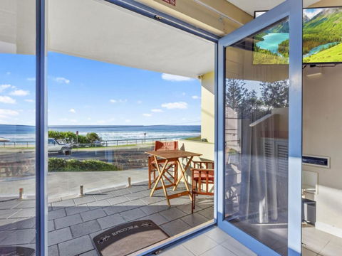 Aqua Shores Studio - Hervey Bay Accommodation 1