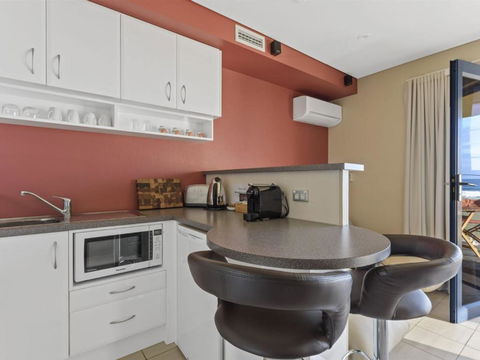 Aqua Shores Studio - Hervey Bay Accommodation 3