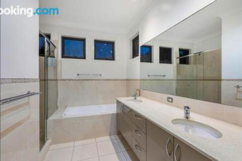 Narrabeen Beach House - Tourism Hervey Bay 6