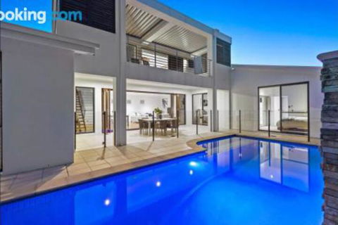 Narrabeen Beach House - Tourism Hervey Bay 0